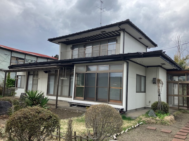 青森県上北郡六戸町犬落瀬字船場河原5番1（当社看板有）