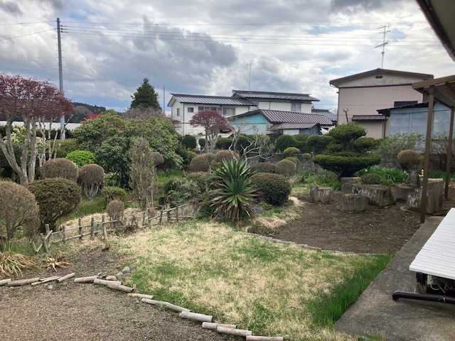 青森県上北郡六戸町犬落瀬字船場河原5番1（当社看板有）