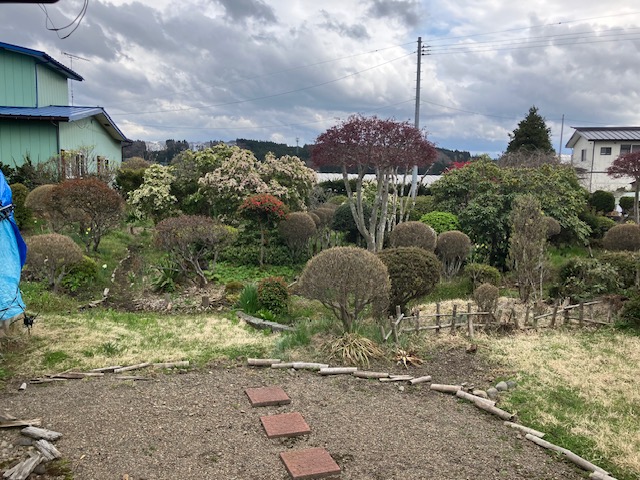 青森県上北郡六戸町犬落瀬字船場河原5番1（当社看板有）
